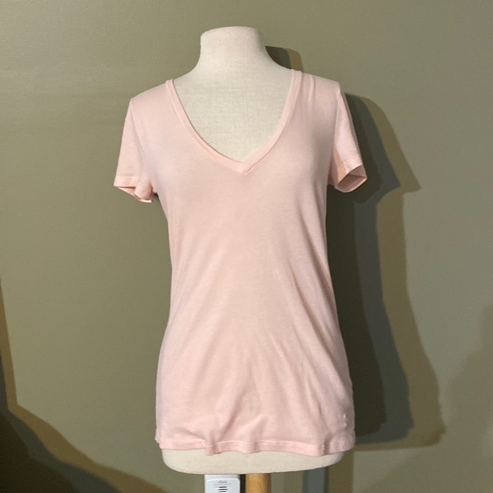 Victoria’s pink shirt